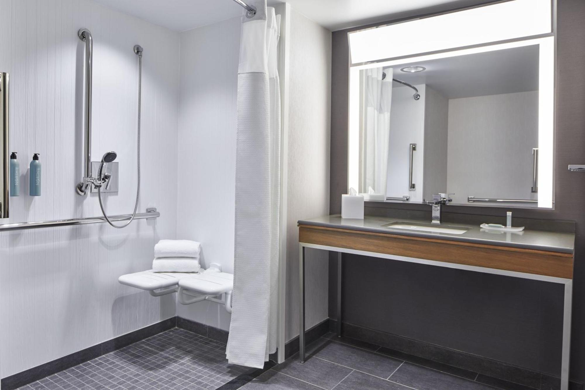 Courtyard By Marriott Downtown Hotel Detroit