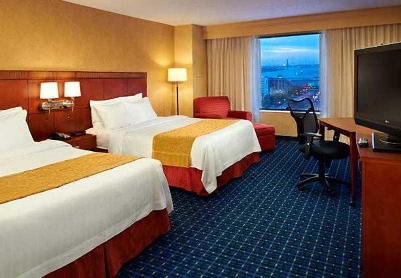 Courtyard By Marriott Downtown Detroit
